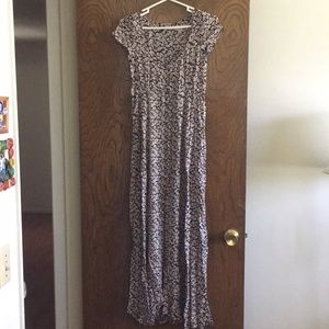 Kimchi Blue. Daisy maxi dress. Open slit. Size S.